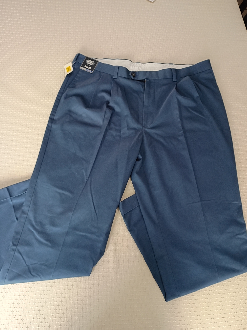 Roundtree & Yorke Men's Navy Blue Pleated Dress Pants